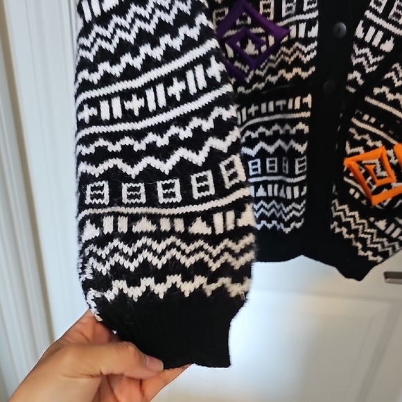 VINTAGE Black and White Knit Cardigan - Picture 3 of 3